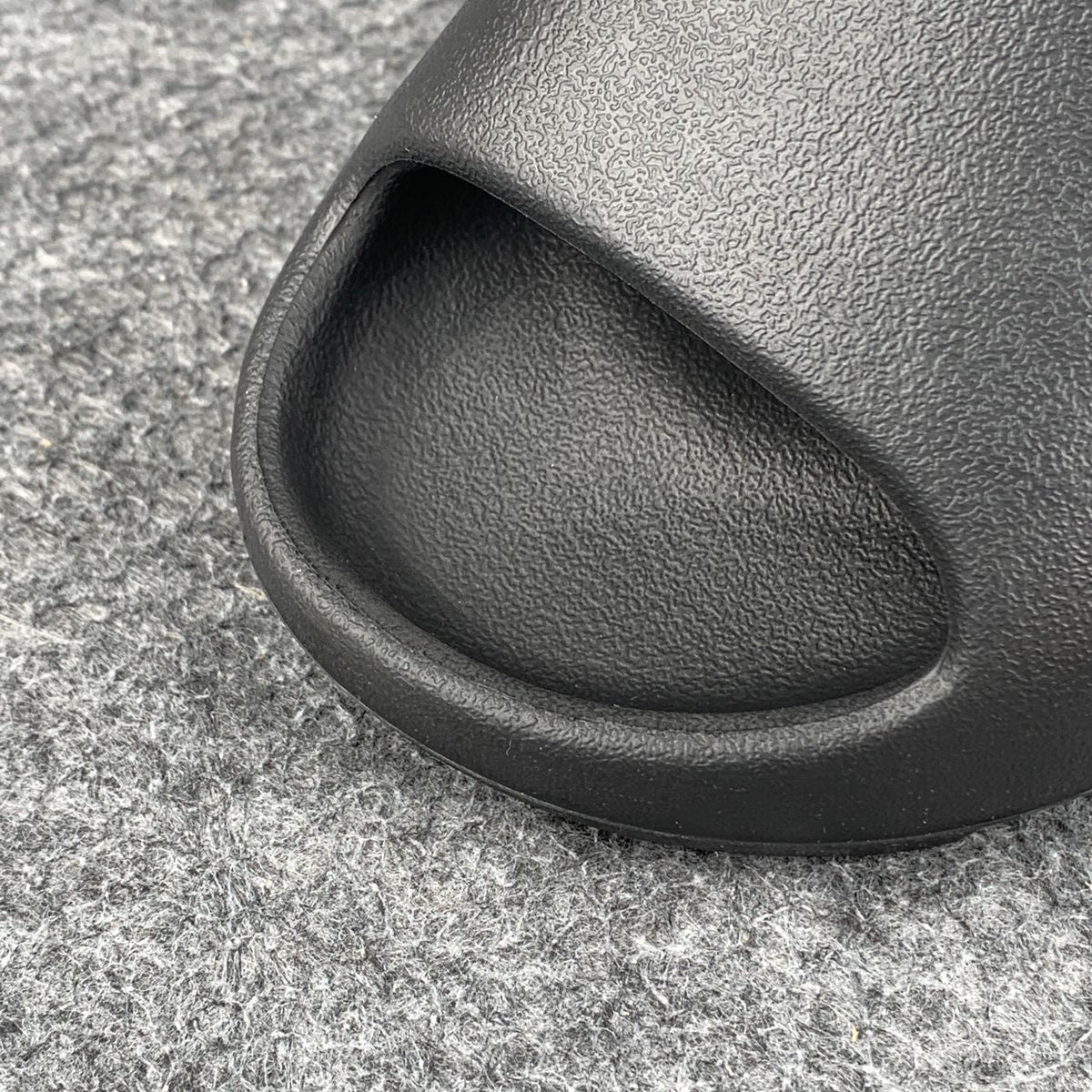 Yeezy Slides 'Onyx'