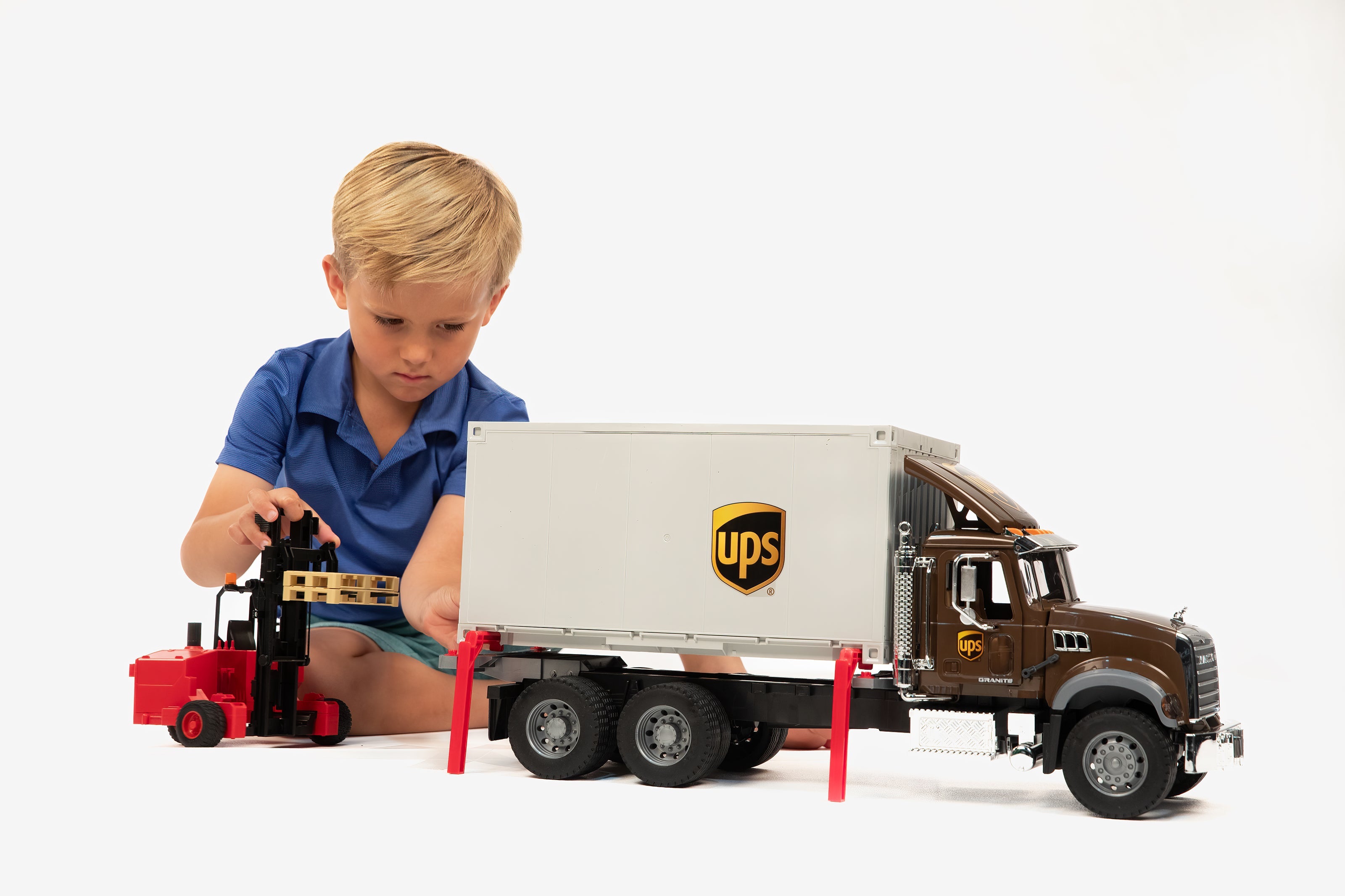 Bruder 02828 Mack Granite UPS Logistics Truck with Truck-Mounted Forklift 28.12.10