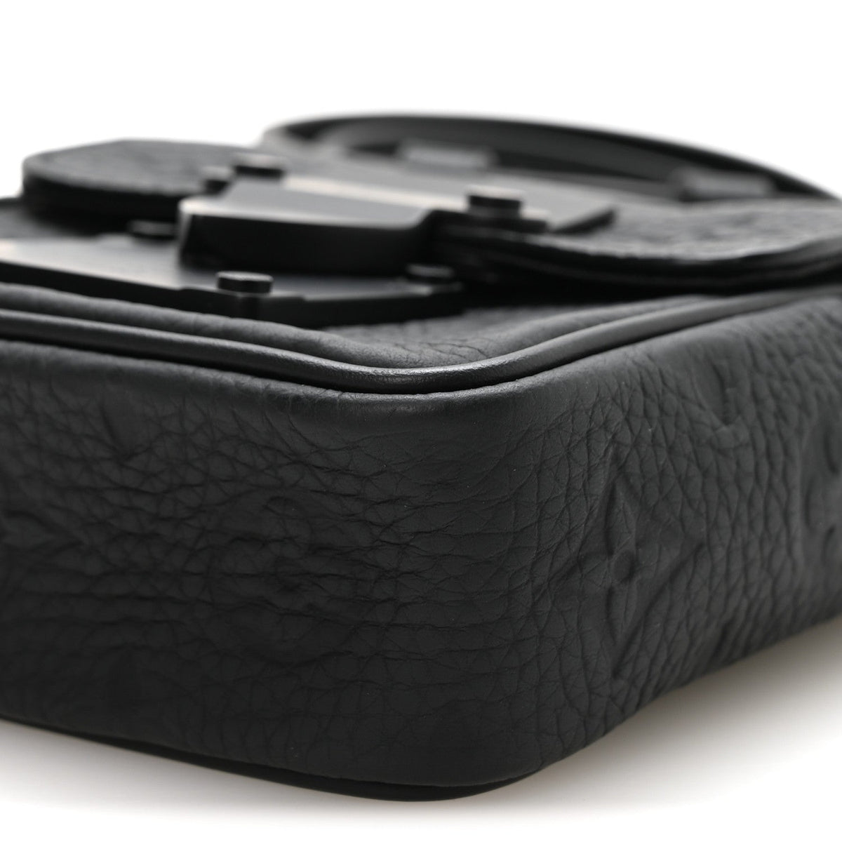 Taurillon Monogram Pico S Lock Ultra Black