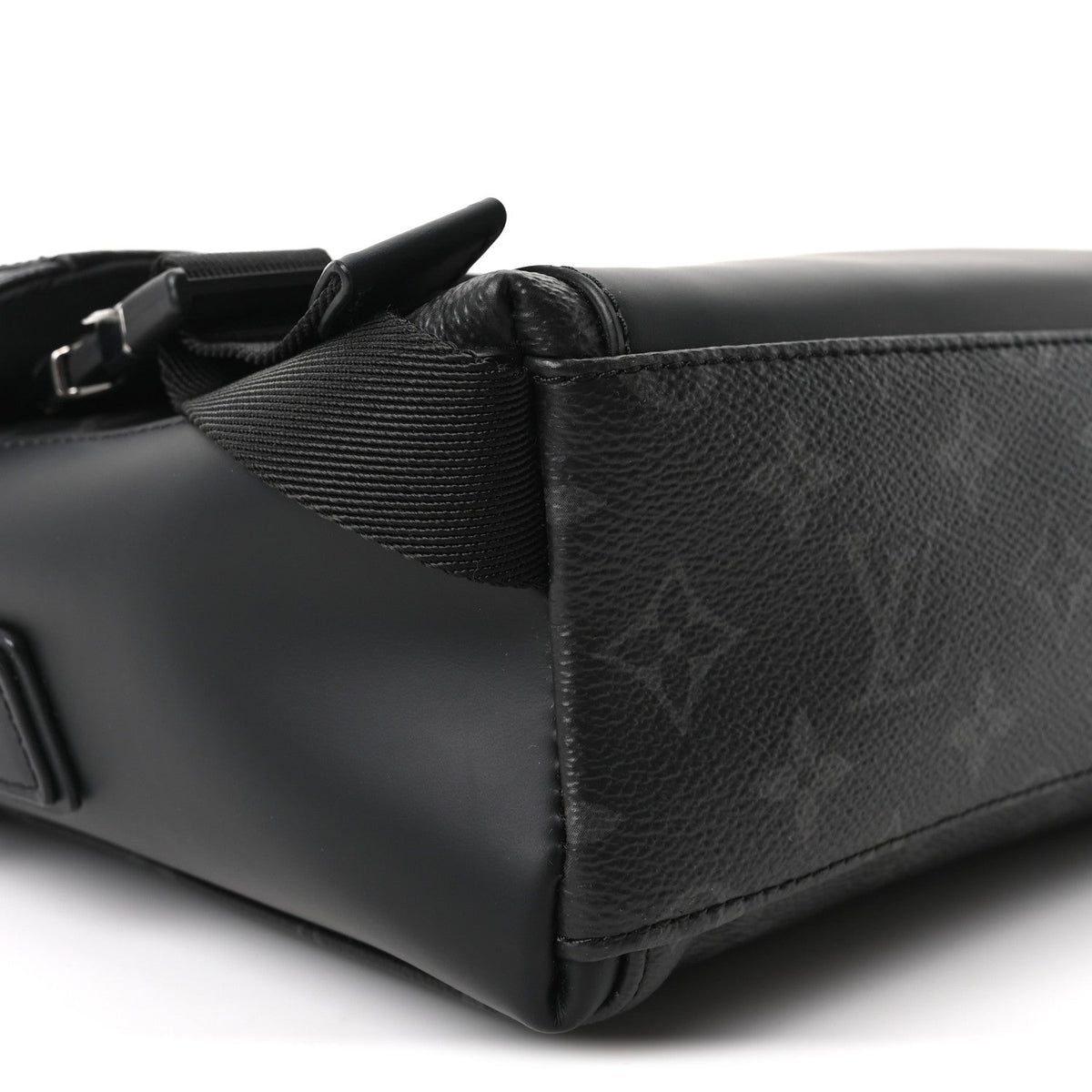 Monogram Eclipse Voyager PM Messenger