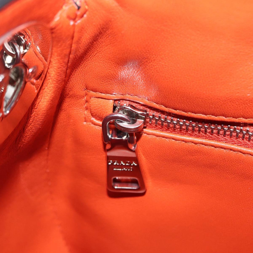 PRADA Chain Shoulder Bag Leather White Silver Auth 207574M