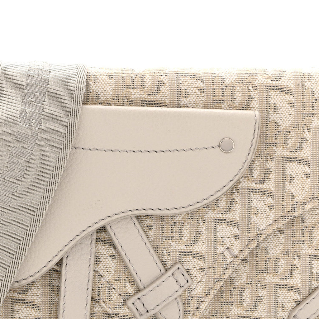 Oblique Saddle Messenger Pouch Beige