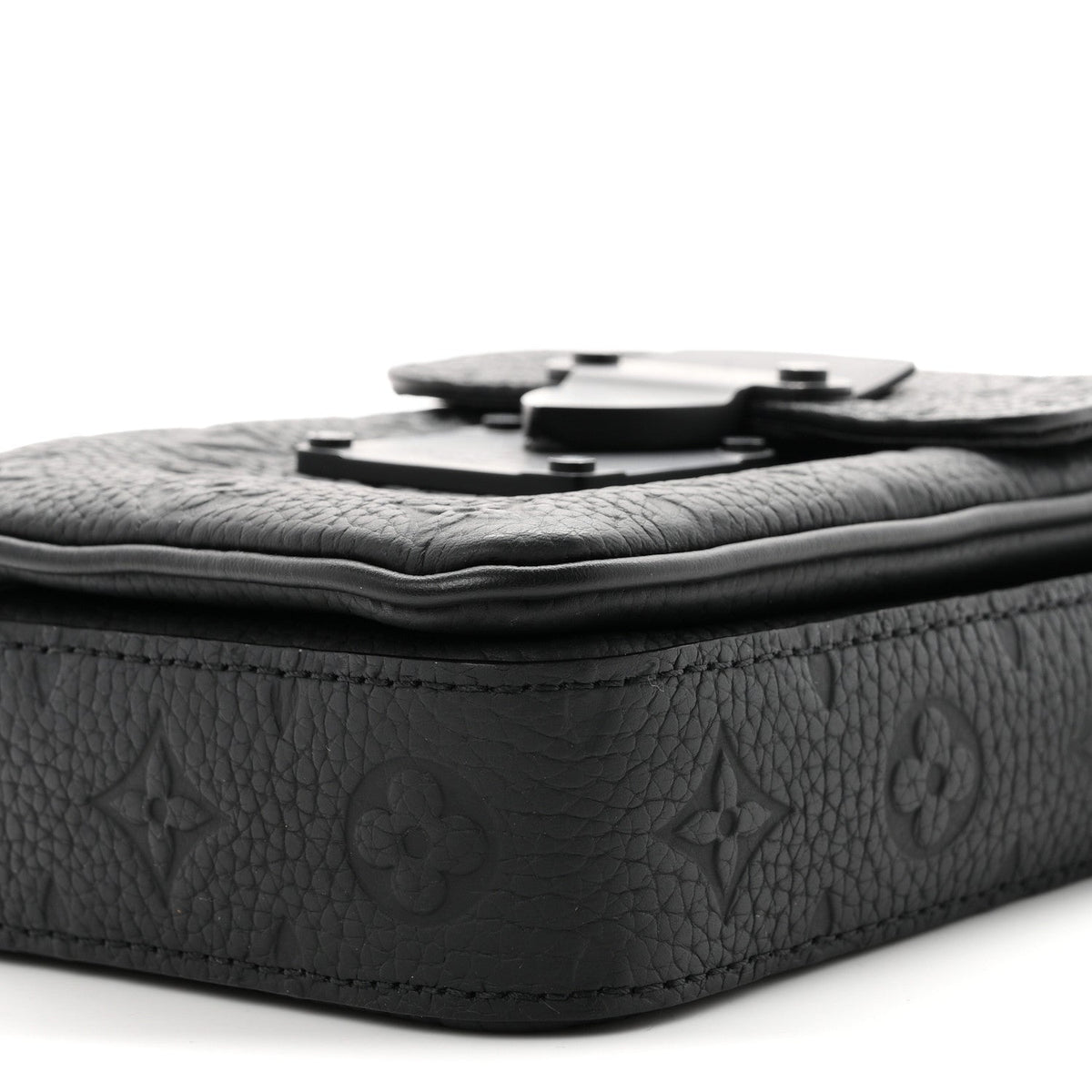 Taurillon Monogram S Lock Wearable Wallet Black