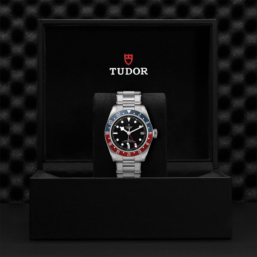 Black Bay GMT 41mm - Black on Bracelet
