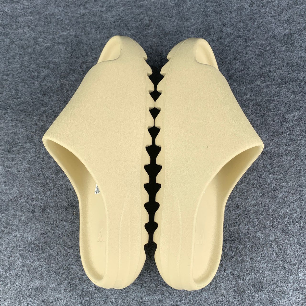 Yeezy Slides 'Bone'