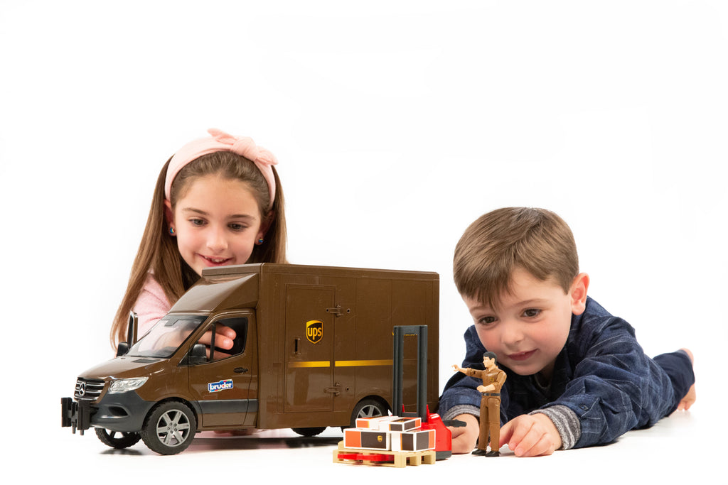 Bruder 02678 Mercedes-Benz Sprinter UPS with Driver and Accessories 20.12.8