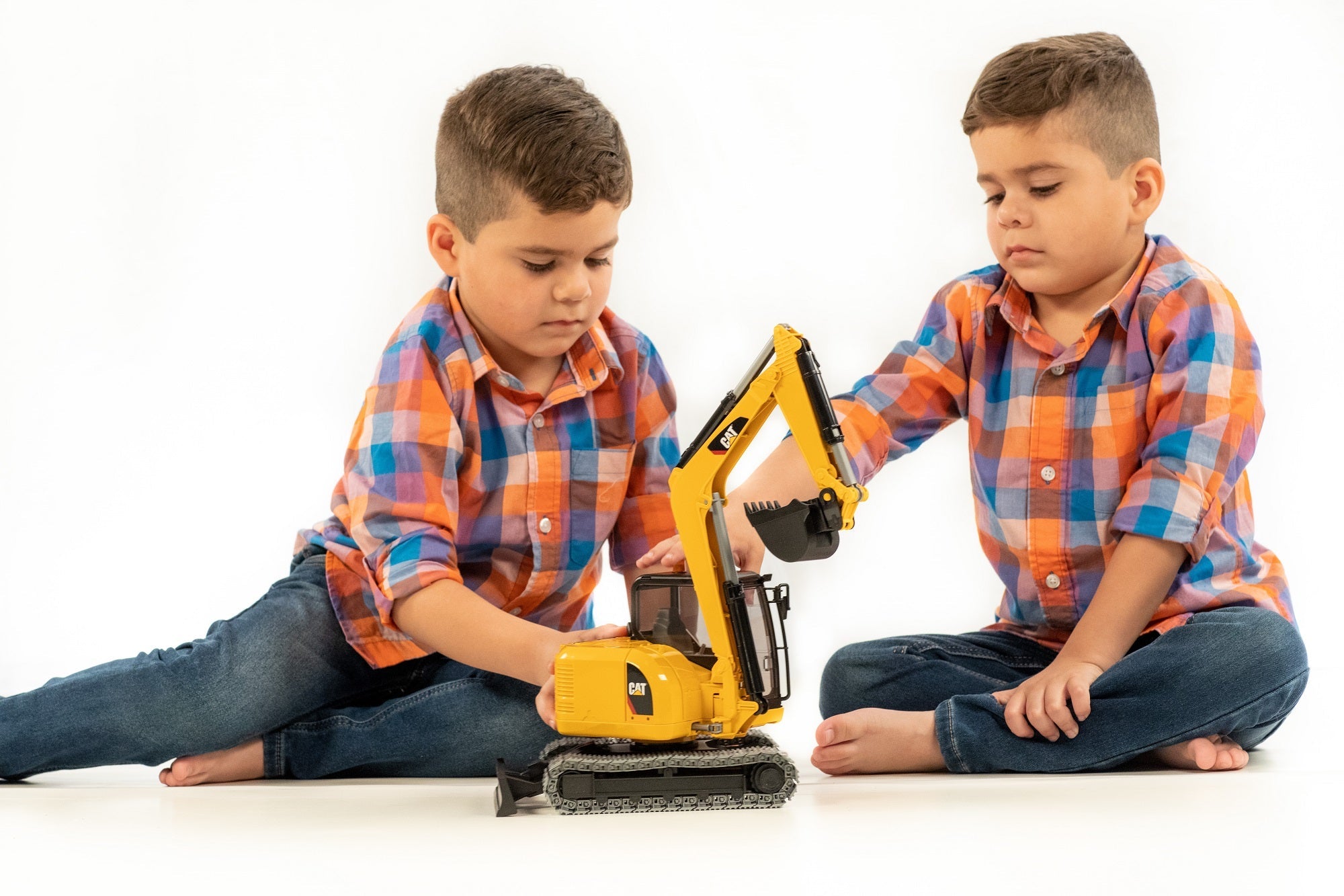 Bruder 02457 Cat® Mini Excavator 18.10.10