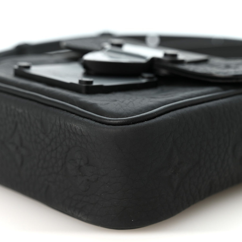 Taurillon Monogram Pico S Lock Ultra Black