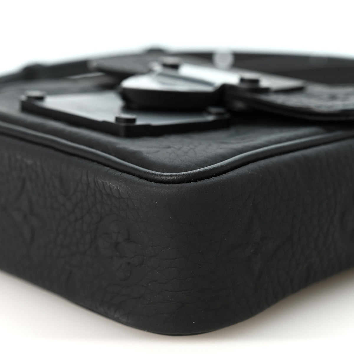 Taurillon Monogram Pico S Lock Ultra Black