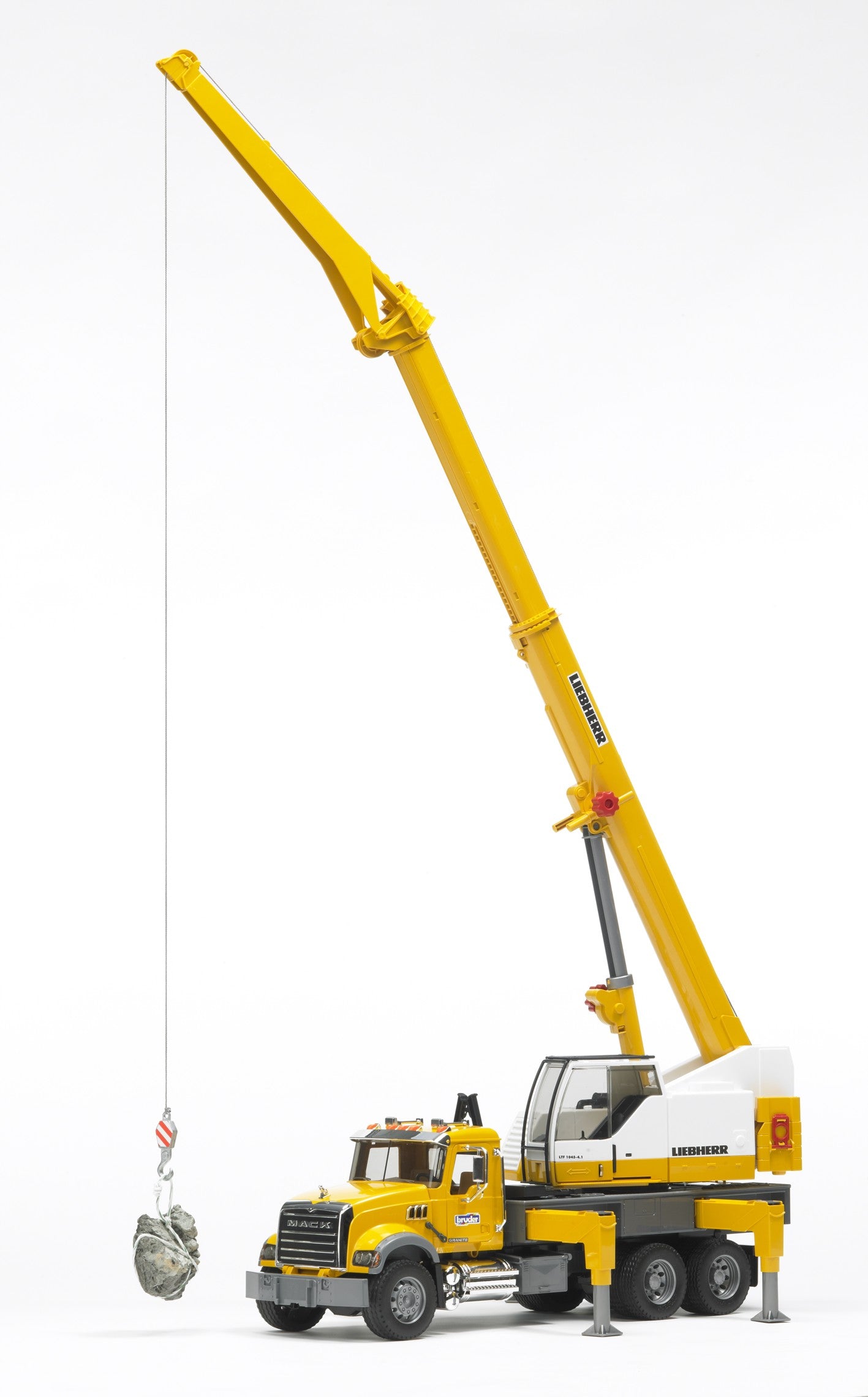 Bruder 02818 Mack Granite Liebherr Crane Truck 28.12.10