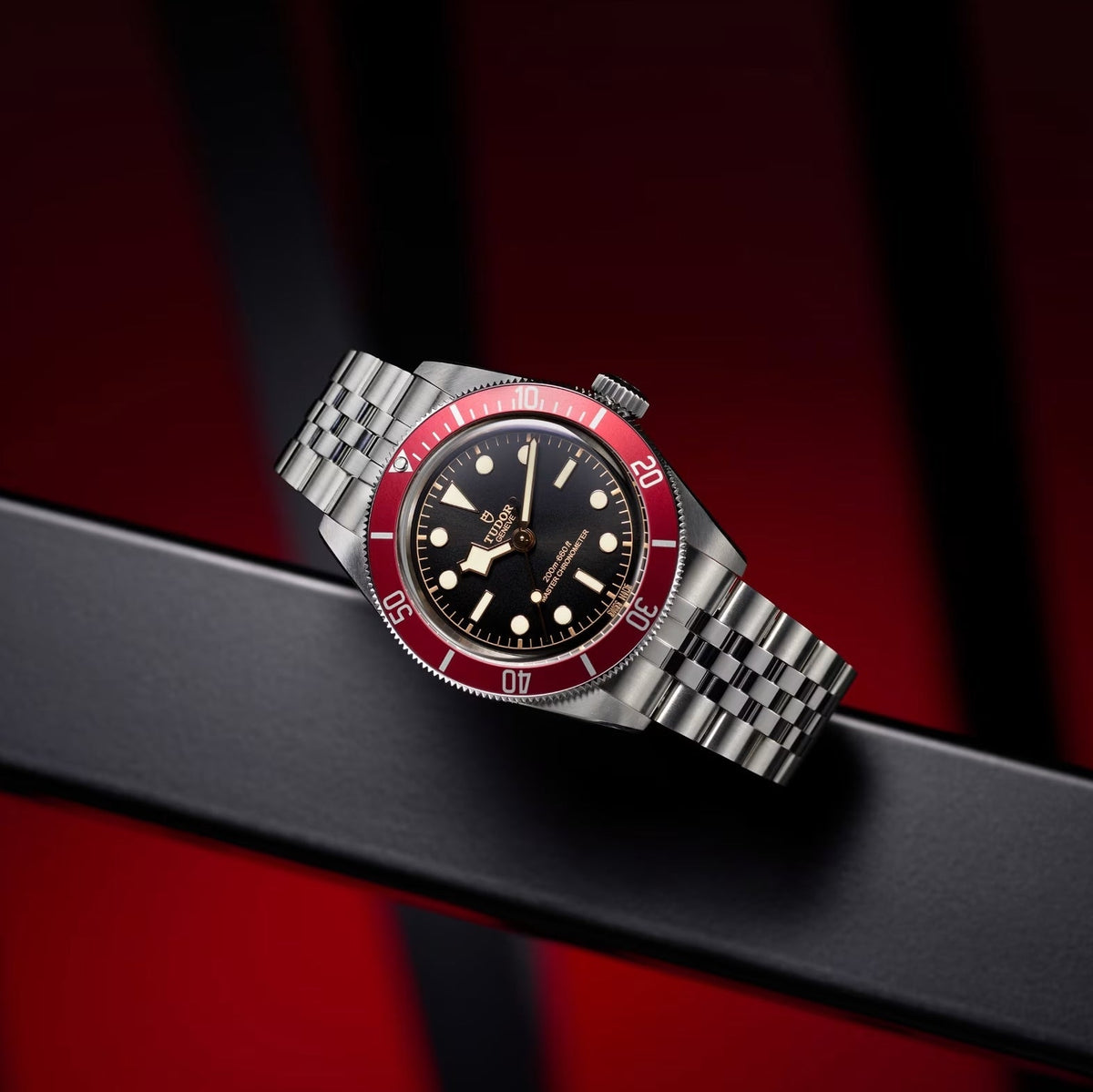 Black Bay 41mm - Black, Burgundy Bezel on Bracelet